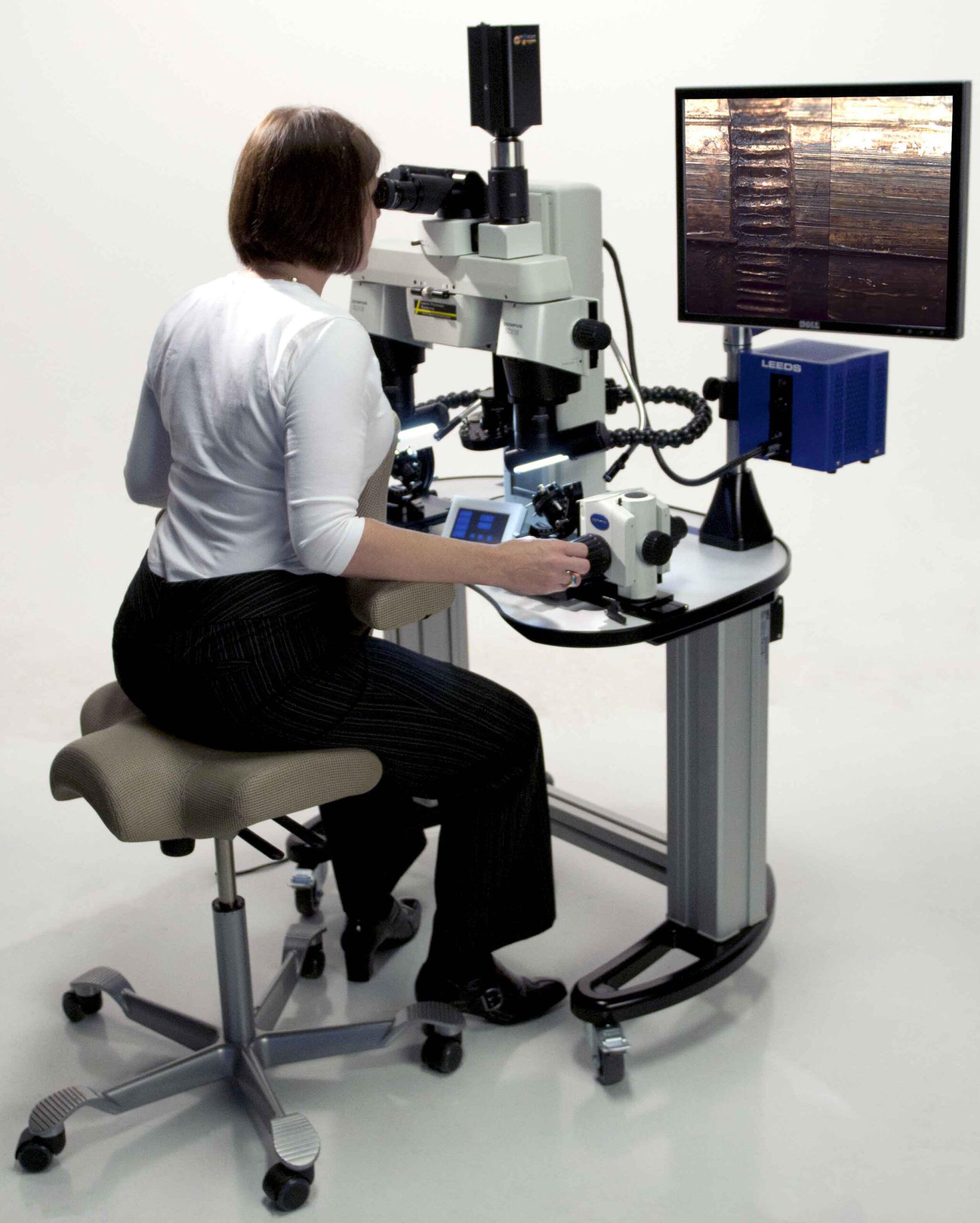LCF3 Firearms & Tool Marks Comparison Microscope offers ergonomic comfort